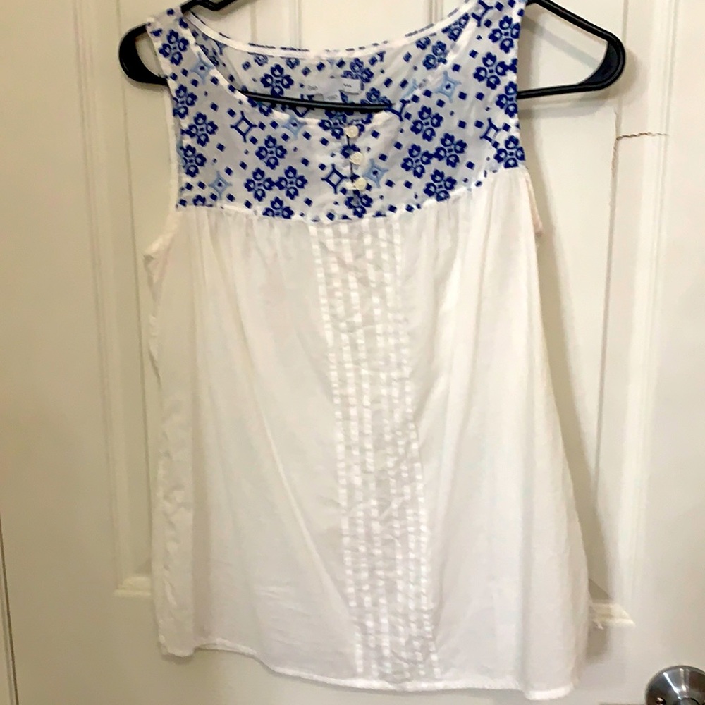 Gap sleeveless shirt